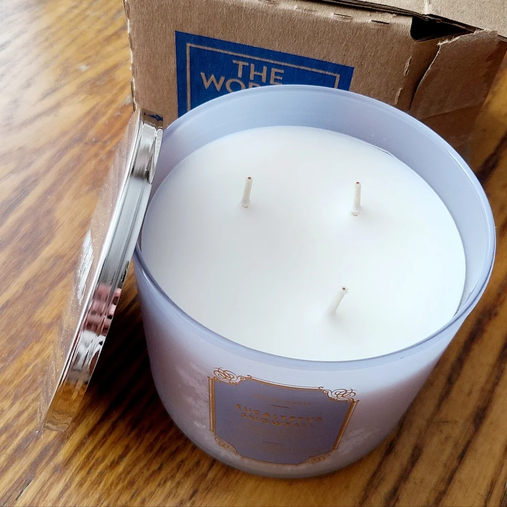 🛍BOGO 50% OFF❄️🕯NWT‼️ White Barn "Eucalyptus Snowfall"  3-wick Candle - Picture 3 of 10